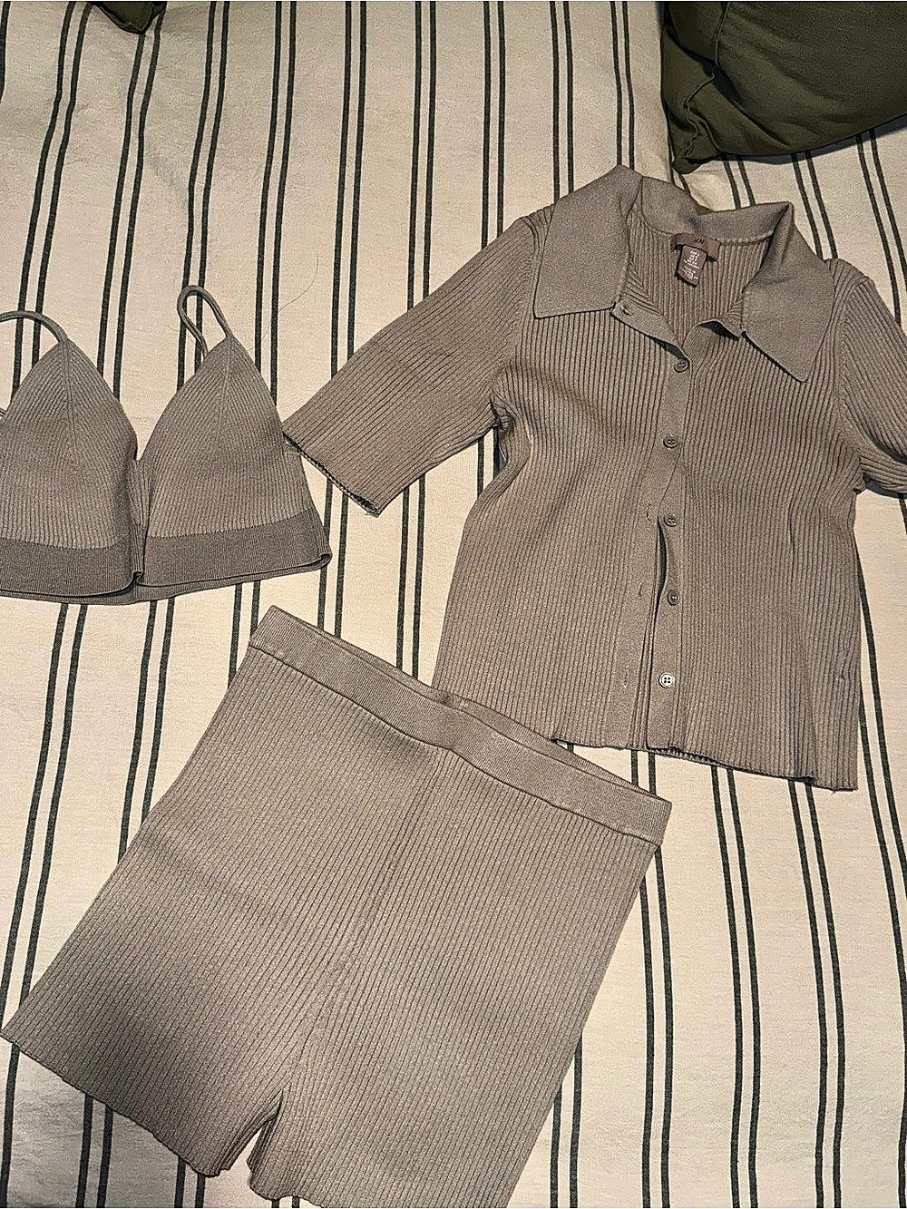 H&M Ribbed 3-Piece Set in beige - Picture 5 of 8